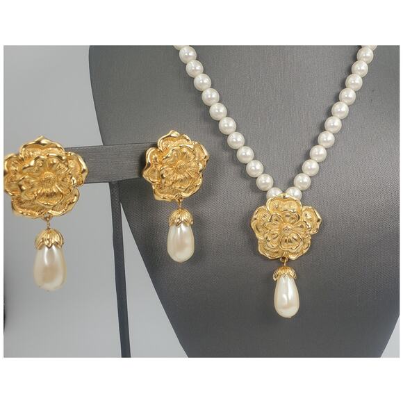 Vintage Avon Summerset Collection Faux Pearl Floral Necklace & Earrings Set 1994 - Picture 1 of 13